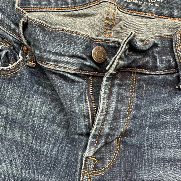 Old Navy Women’s Medium Wash Mid-Rise Straight Leg Denim Size 4 Short GUC - Picture 3 of 6
